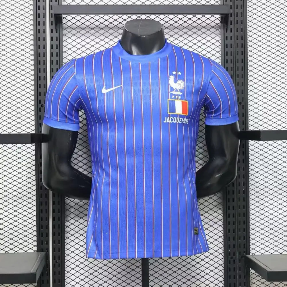 Maillot France pré match Coupe du Monde 2026 Jacquemus Version Joueur Passe D